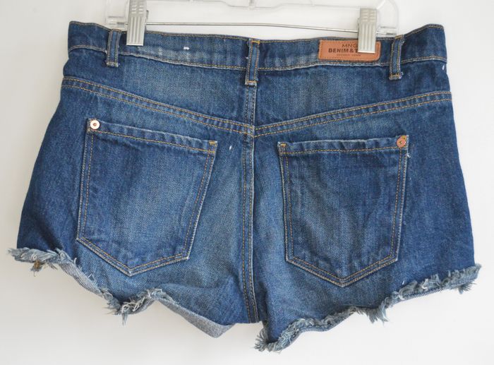 Short en jean Mango Denim&Tees taille 34 – coupe courte – bords effilochés - photo numéro 3