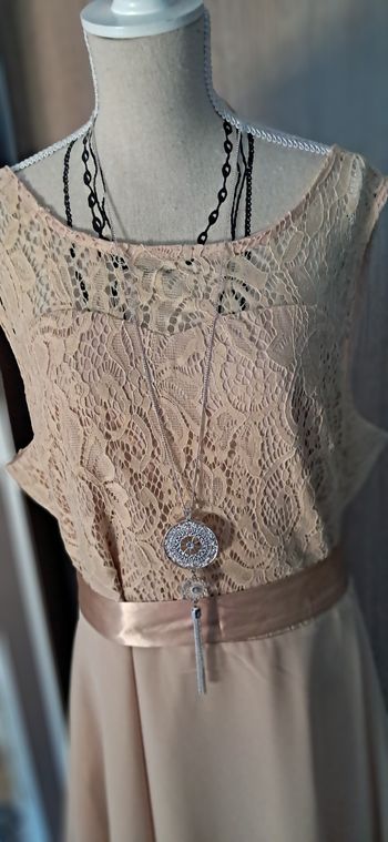 Robe de soirée couleur chair