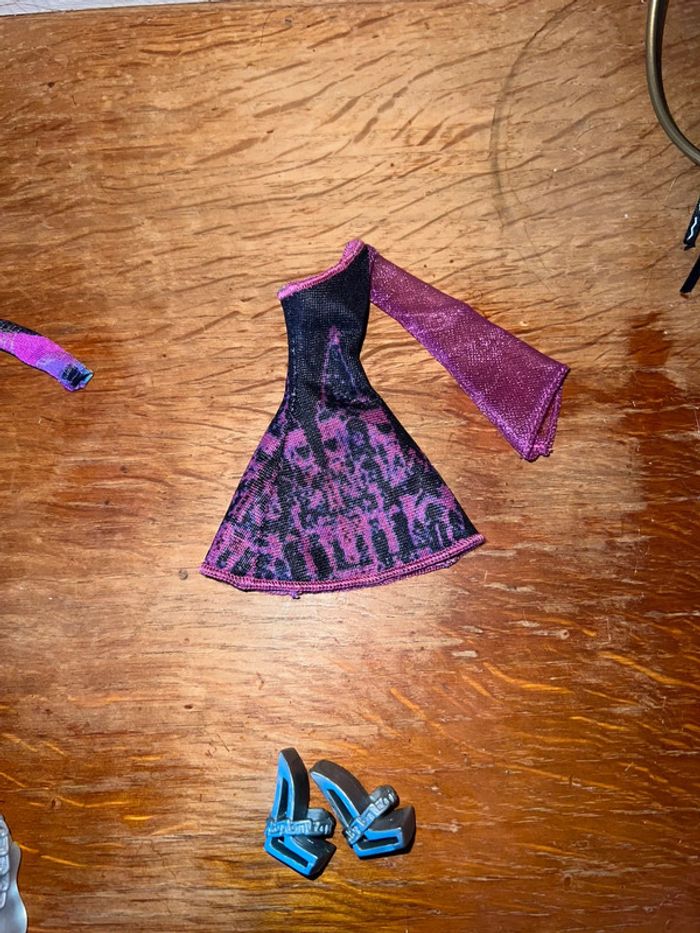 Robe et chaussures Monster High Spectra Mattel 2012- Tenue Spectra