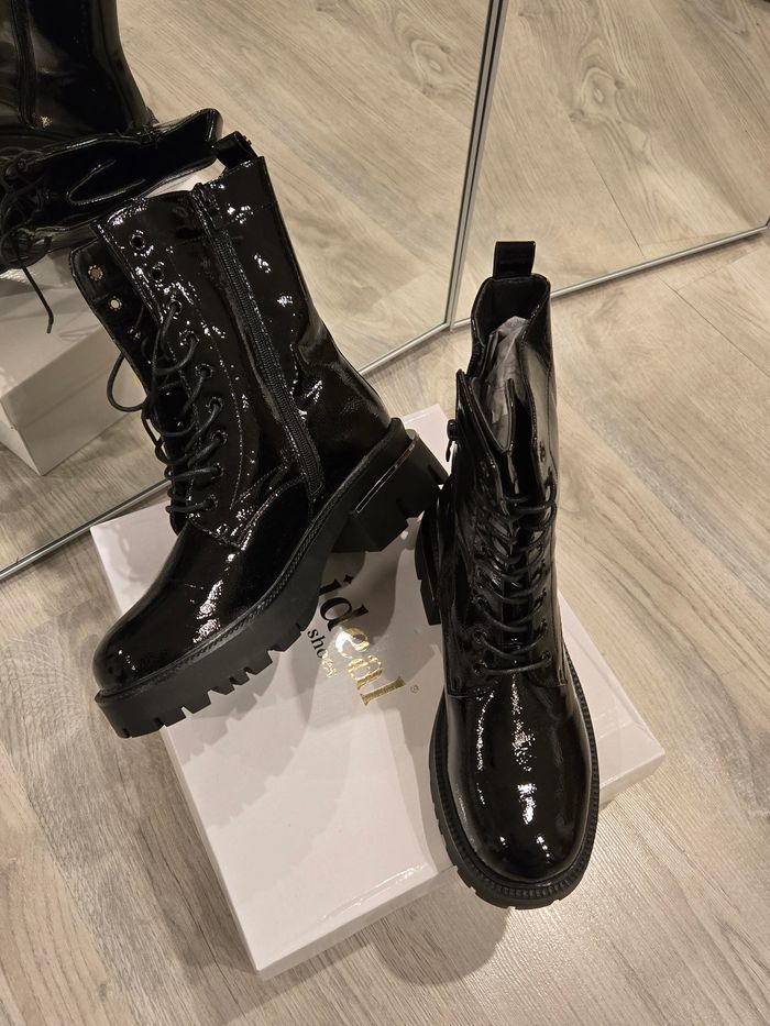 Bottines mi-hautes noires à lacets vernies P39 Ideal Shoes neuves - photo numéro 2