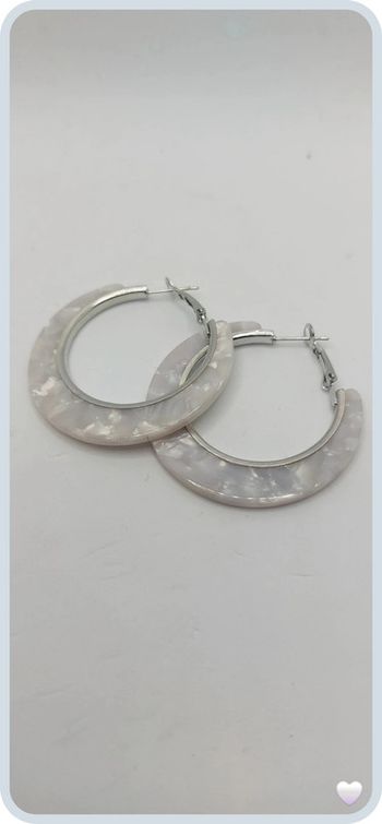 magnifique créoles en acier et style résine