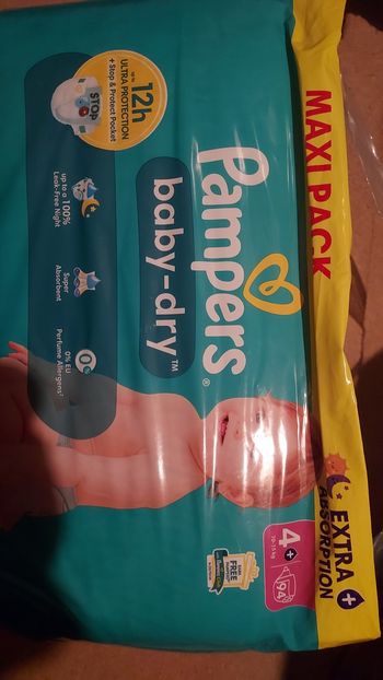 Couches pampers taille 4+
