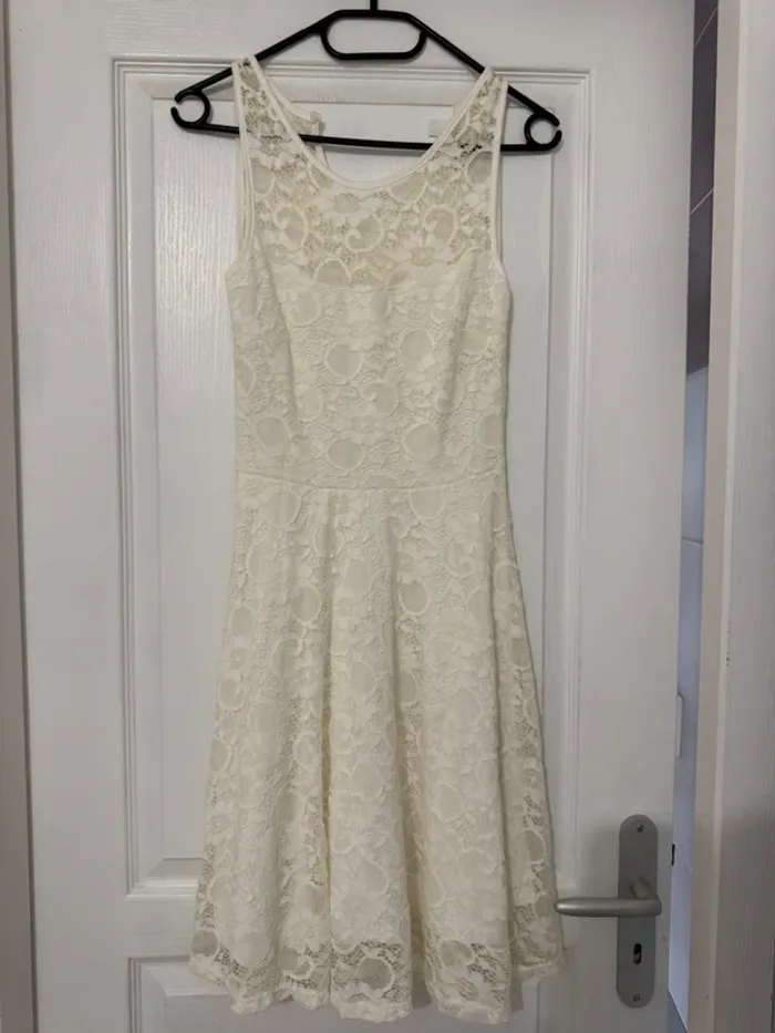 Robe en dentelle blanche élégante - Taille S