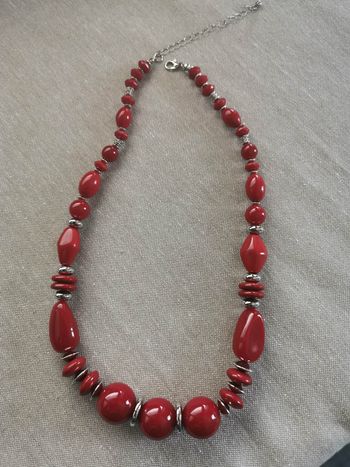 Collier de perles rouges fantaisie