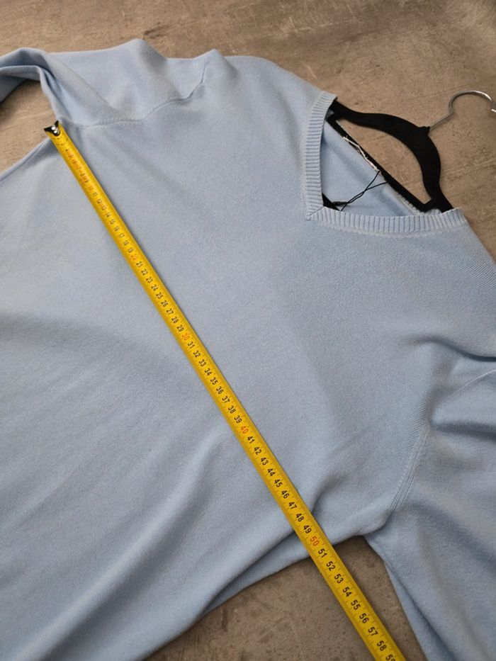 Pull sweat Calvin Klein col V bleu ciel coton taille S – Basique chic et confortable - photo numéro 6