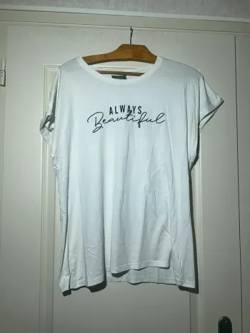 T-shirt Yessica