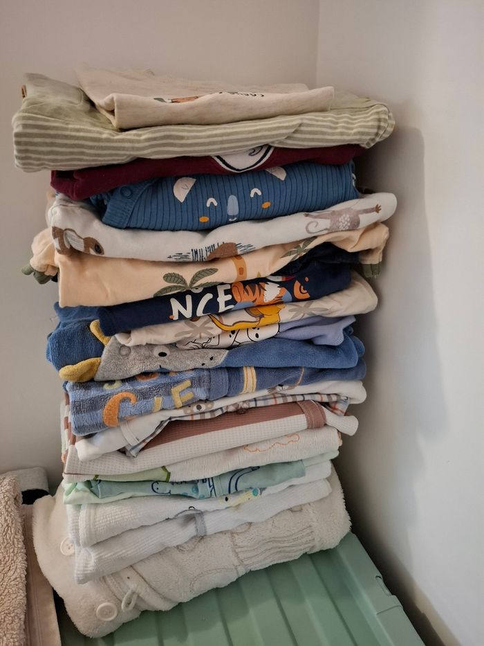 Vêtements 1 mois a 9 mois