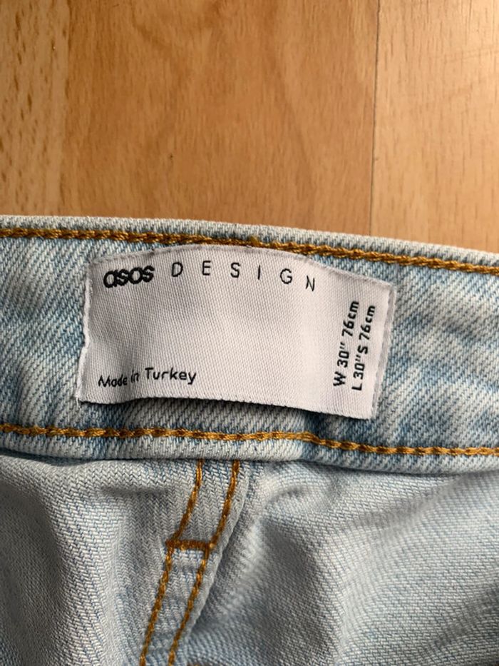 Jeans troué - photo numéro 2