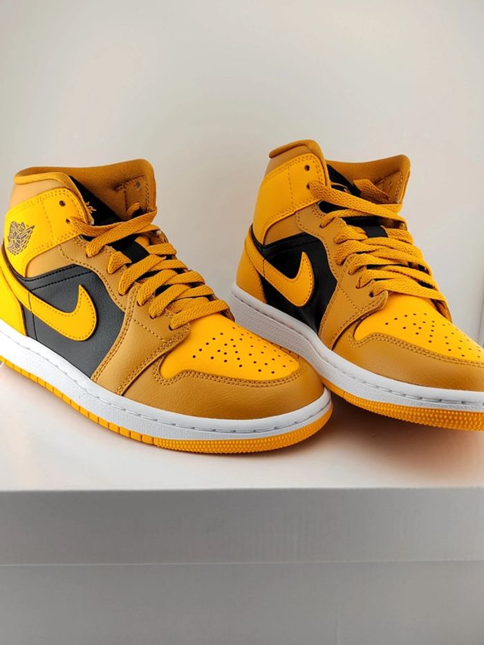 Paire de baskets Air Jordan 1 Mid montantes - photo numéro 10