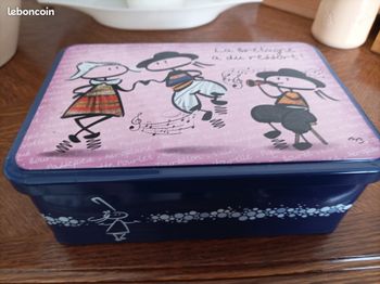 Boite en metal rectangulaire