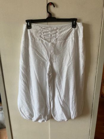 Joli pantacourt blanc taille 50