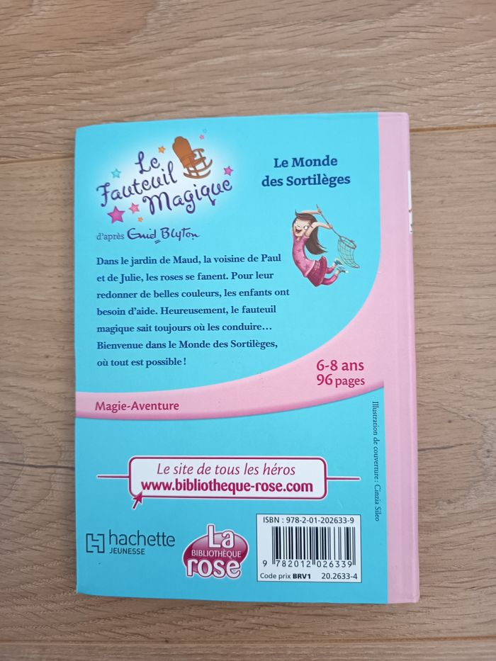 Livre roman enfant, Le fauteuil magique, Le monde des sortilèges, Éditions Hachette Jeunesse - photo numéro 2