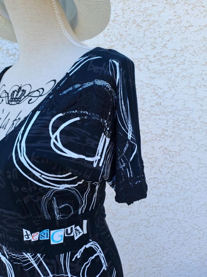 Robe été noire et blanche Desigual t. S décolleté V - photo numéro 3