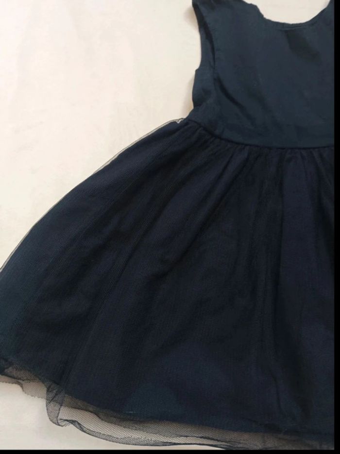 Superbe robe sans manche avec tulle bleu marine neuf Kiabi 9 mois - photo numéro 2