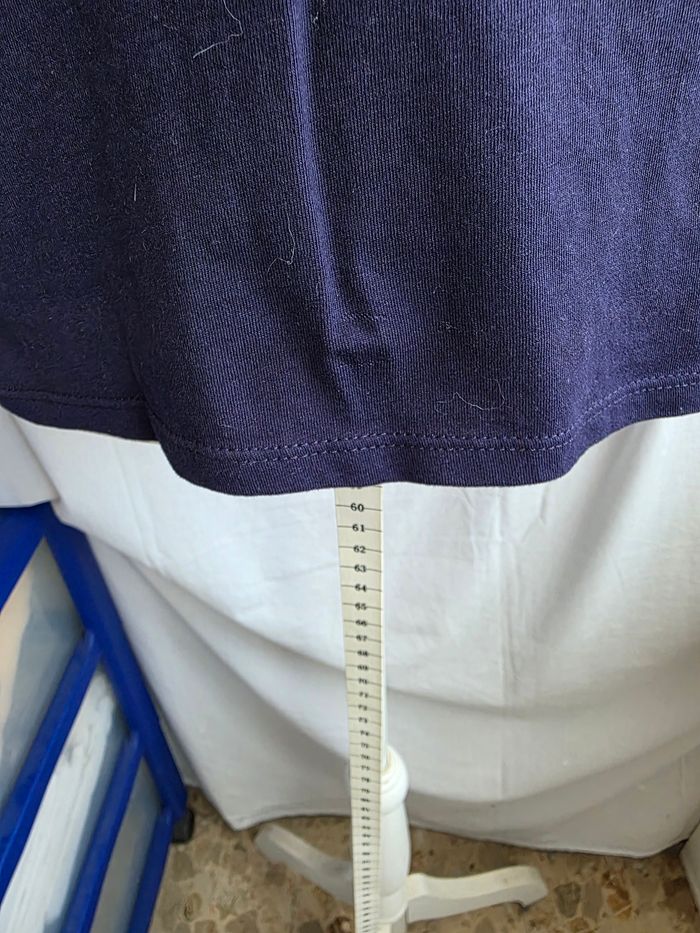 Tee-shirt, marine, en coton, en excellent état, largeur d'épaule 35cm, largeur sous bras 44cm, longueur 60cm, marque Kiabi =5€ - photo numéro 4