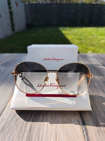 Lunette de soleil Salvatore ferragamo 