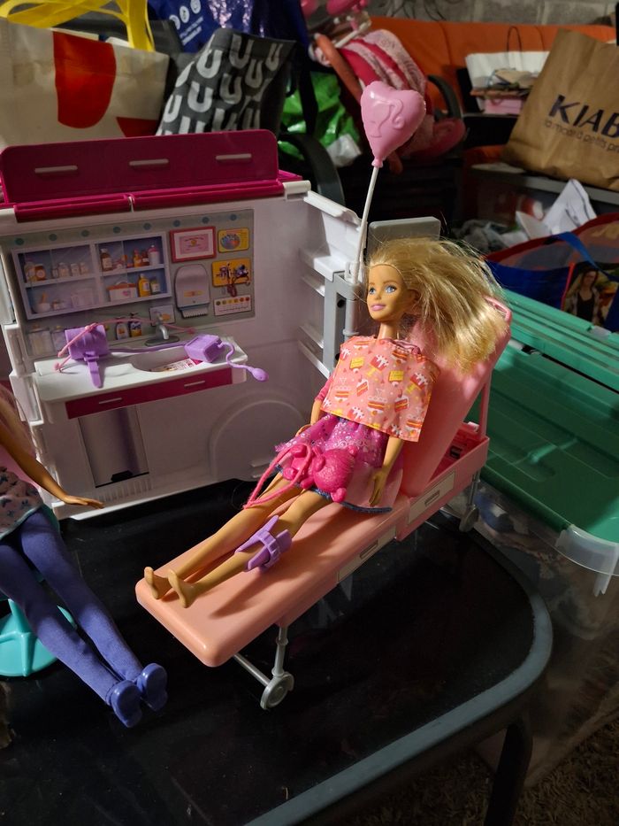 Véhicule ambulance Barbie - photo numéro 4