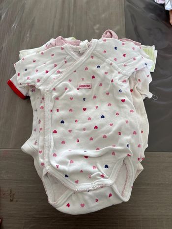 Lot 16 bodies manches courtes