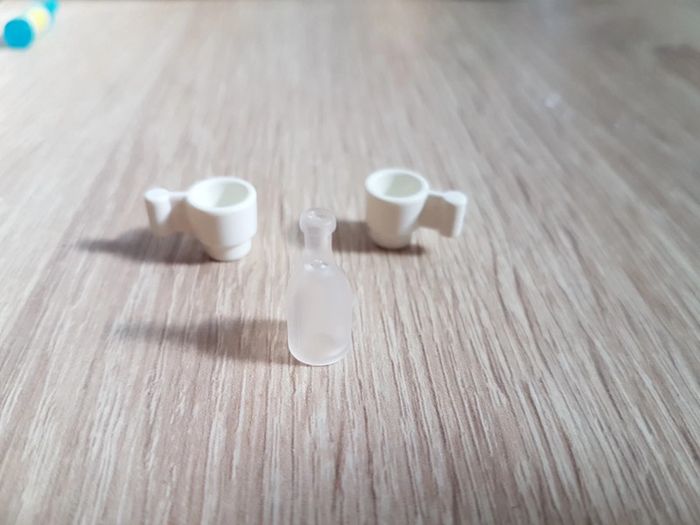 Deux tasses + 1 bouteille Playmobil