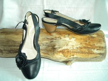 Jolies sandales à brides , en cuir T37 Salamander