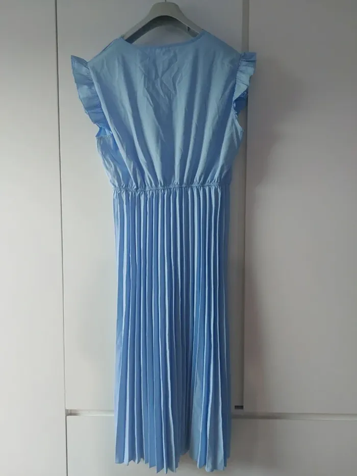 Jolie robe bas plissé taille élastique décolleté crochet - photo numéro 7