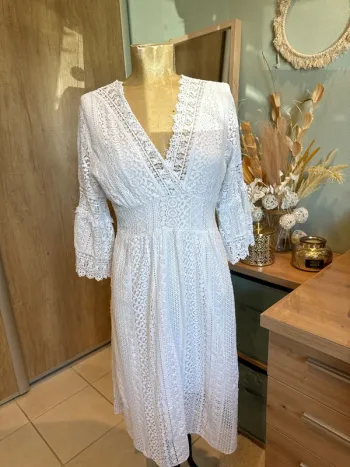 Magnifique robe dentelle doublée manches 3/4 femme