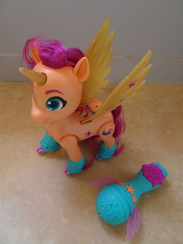 My Little Pony Sunny Starscout chante en rollers HASBRO comme neuf dans sa boite - photo numéro 2