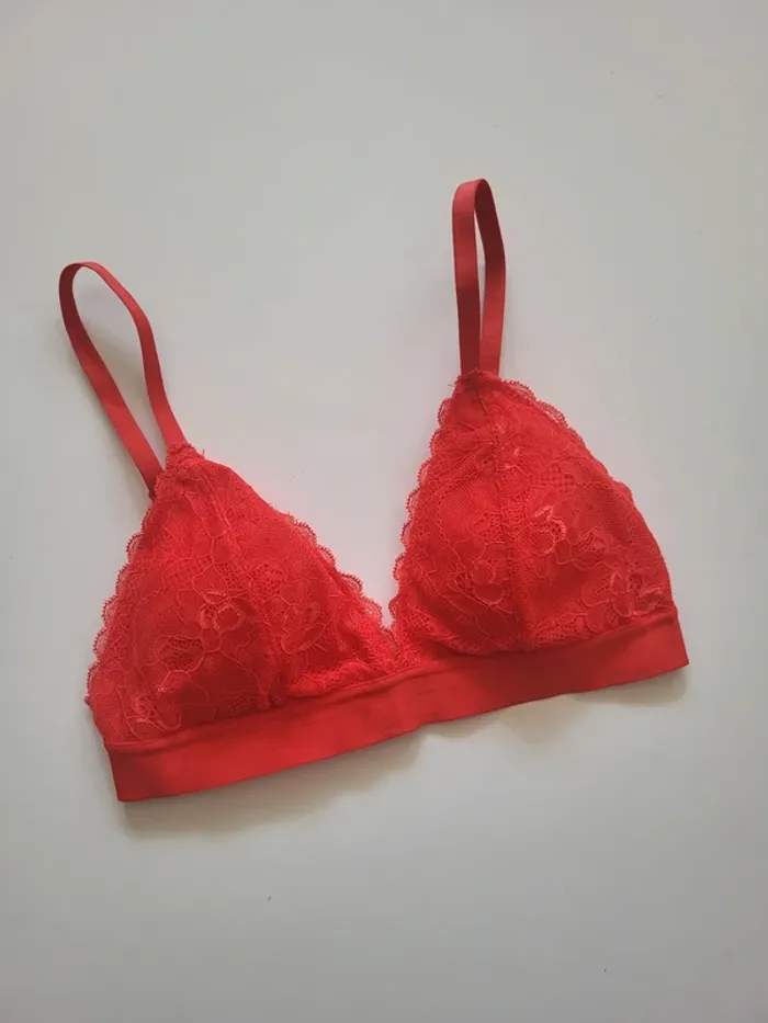Soutien-gorge triangle rouge