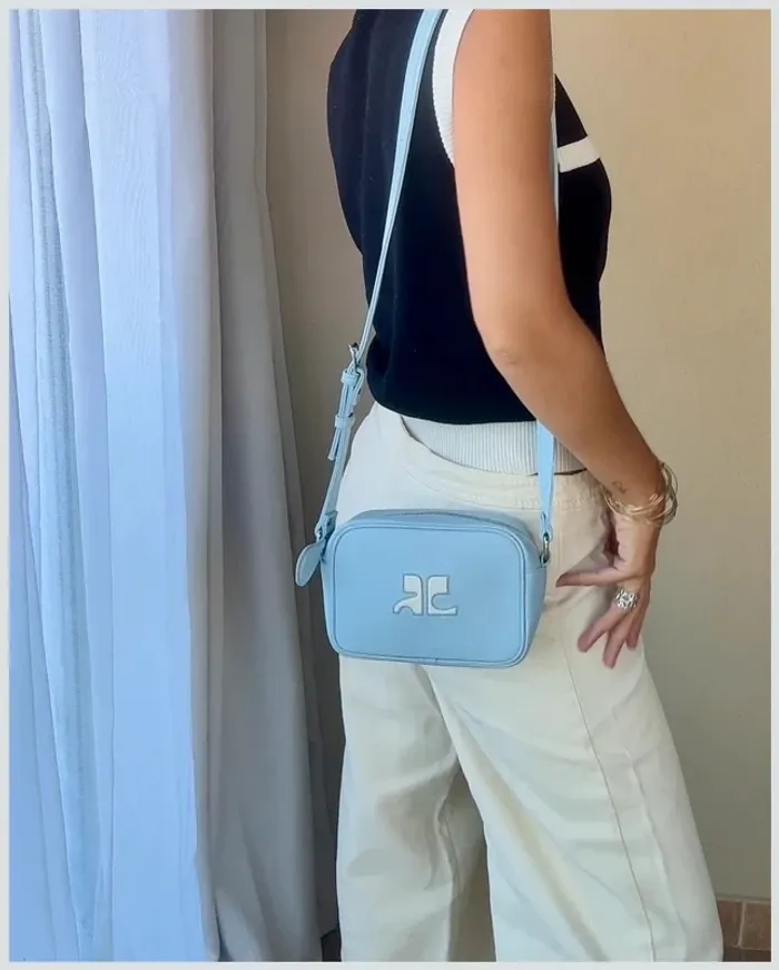 sac caméra bleu ciel Courrèges TBE