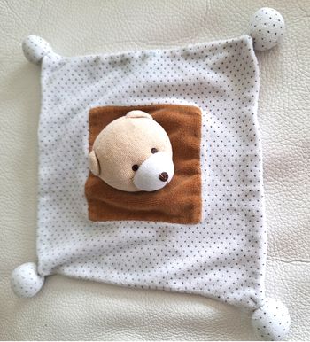 DOUDOU CARRE PLAT OURS OSCAR - J-LINE