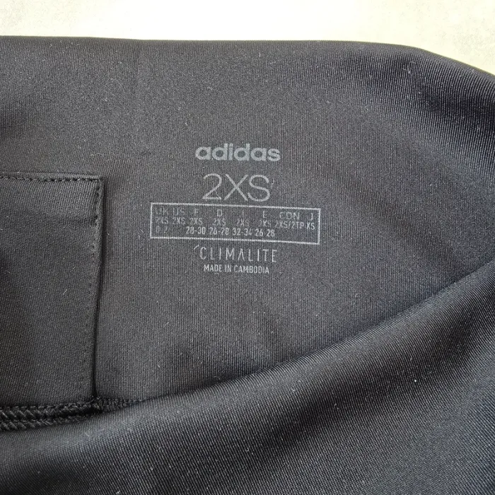 Ensemble sport Adidas neuf + cadeau - photo numéro 12