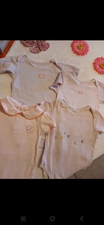 Lot de 4 bodies bébé taille 6 mois
