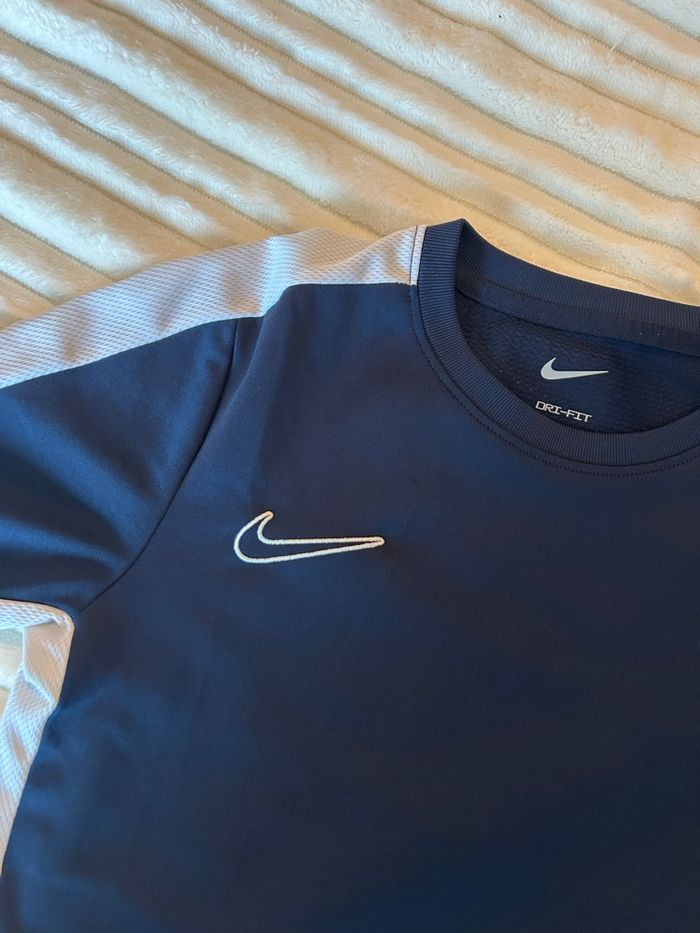 T-shirt Nike Dri Fit taille M enfant - photo numéro 2