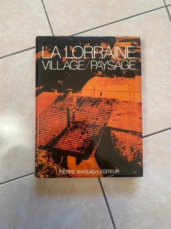 Livre La Lorraine village / paysage Pierre mardaga editeur