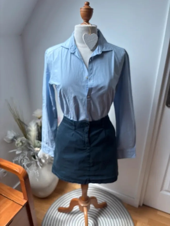 Très jolie jupe courte en coton bleu marine - T42