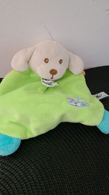 DOUDOU PLAT DOUDI CHIEN VERT ORANGE BLEU BATEAU
