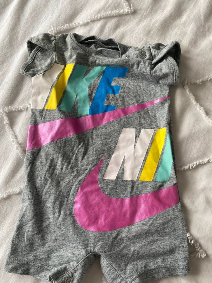 Très jolie barboteuse bébé fille Nike - photo numéro 4