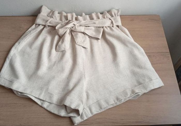 Short neuf taille 42 couleur crème