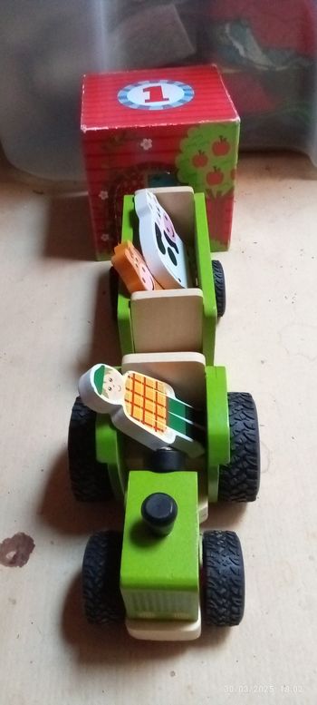 Tracteur et animaux en bois
