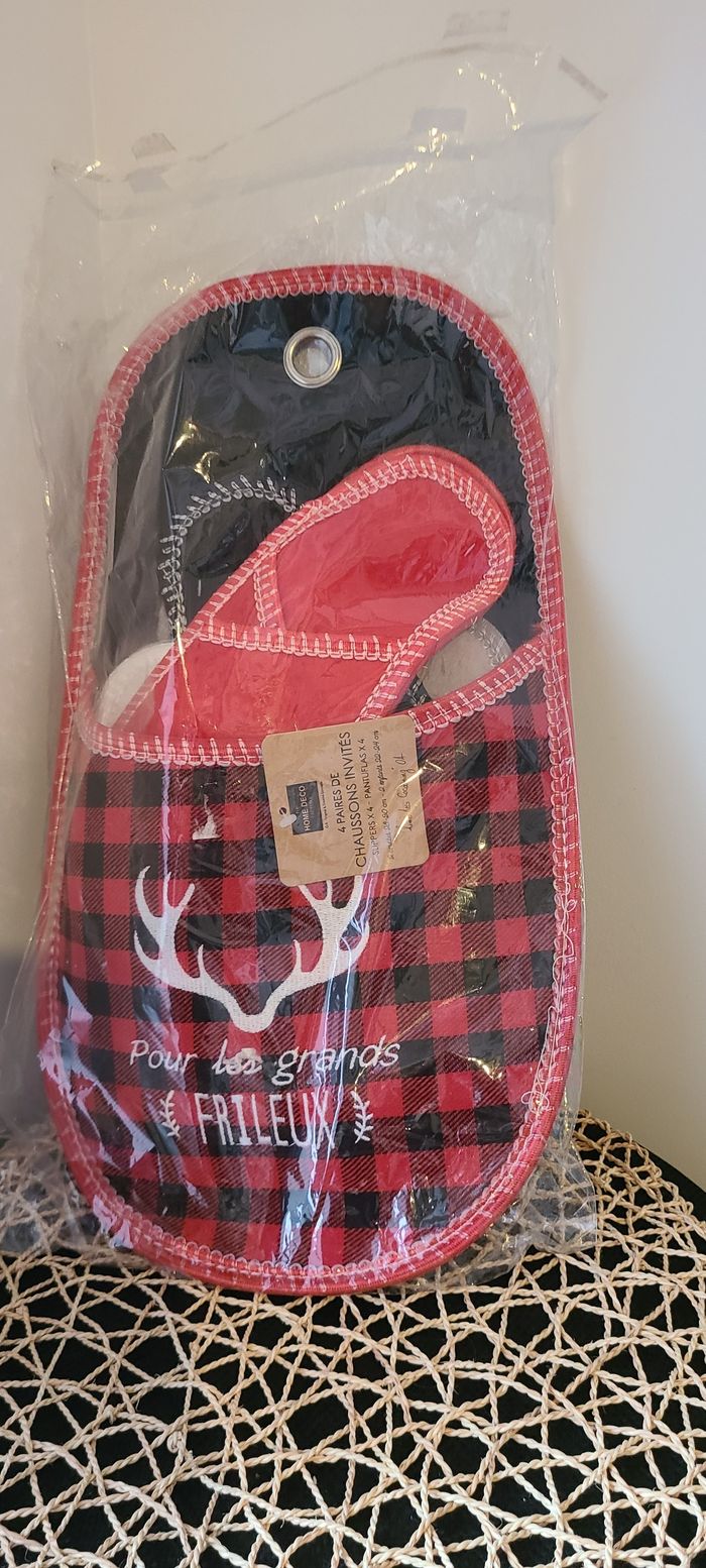 Lot de chaussons invités La Nuit Carreaux rouges - photo numéro 3