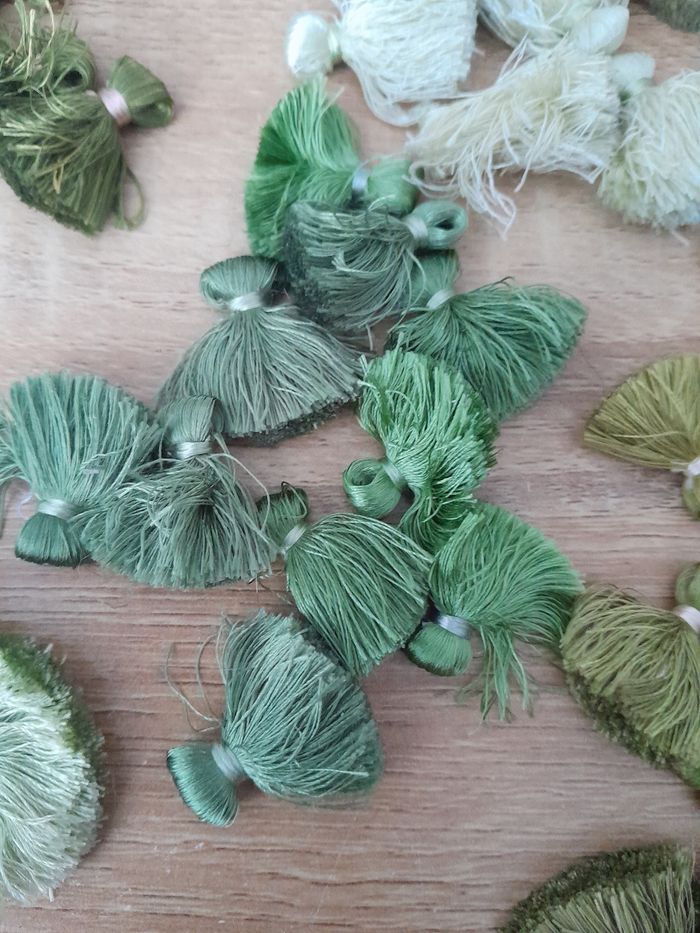 Lot de 50 pompons vert pour création de bijoux lot numéro 5 - photo numéro 4