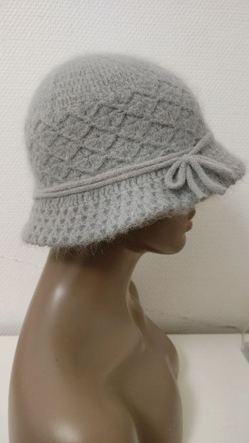 Élégant bonnet chapeau en crochet bob en laine angora et en acrylique