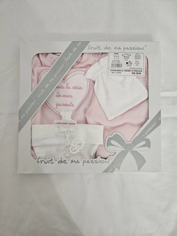 Coffret cadeau 5 pièces pour bébé fille