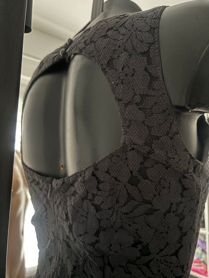 Robe dentelle neuve - photo numéro 2