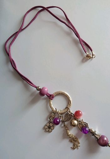 Collier long fantaisie tons violet