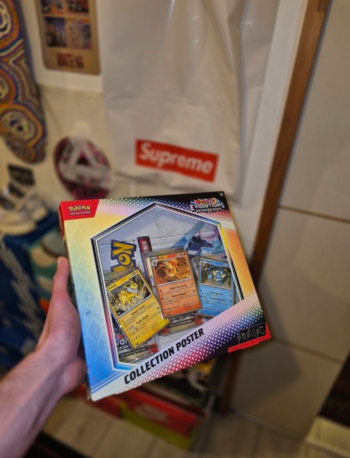 Coffret Poster EV8.5 Évolutions Prismatiques FR