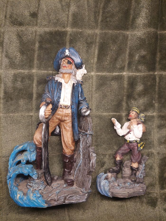 Lot 2 figurines pirates