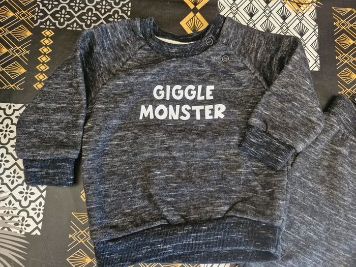 Ensemble jogging 6 mois - photo numéro 2