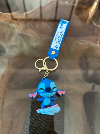 Porte clé Stitch bleu surf surfeur plastique