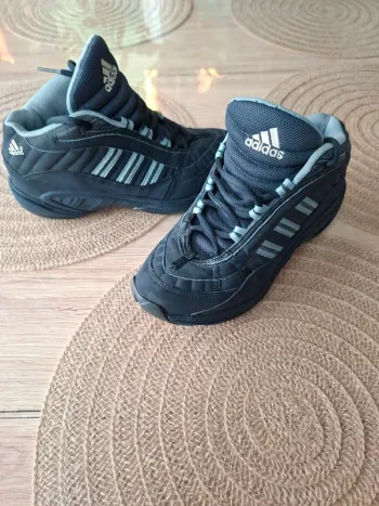Adidas montantes noires/grises – Taille 38